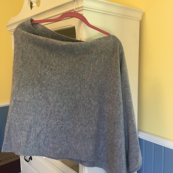 Wool/cashmere Poncho - Picture 2 of 4
